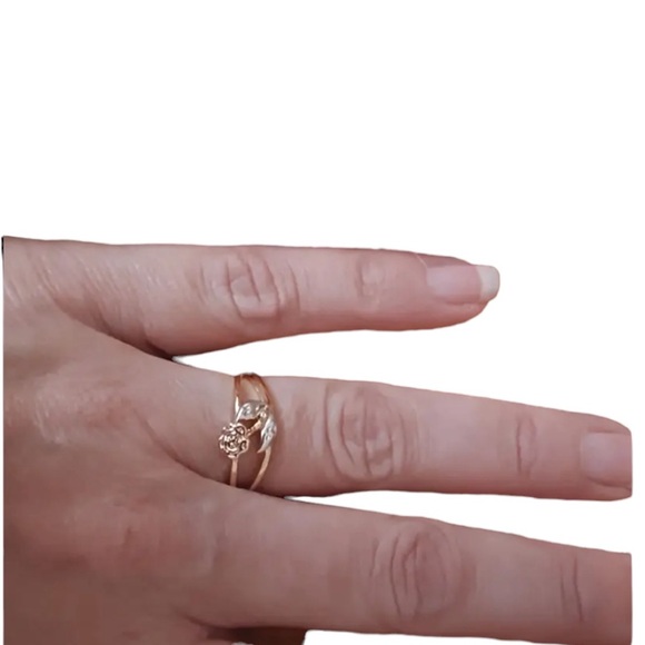 Gold and Silver Flower Ring - Picture 3 of 6